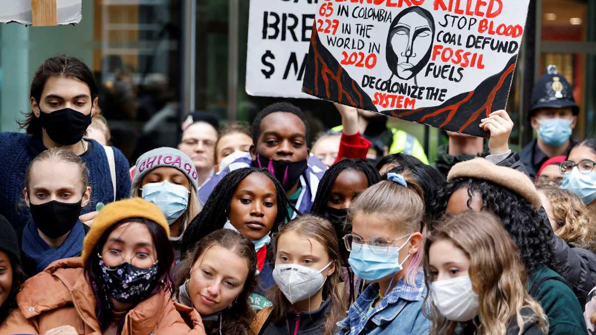 Protestan activistas en Glasgow la víspera de la COP26 - El Semanario ...