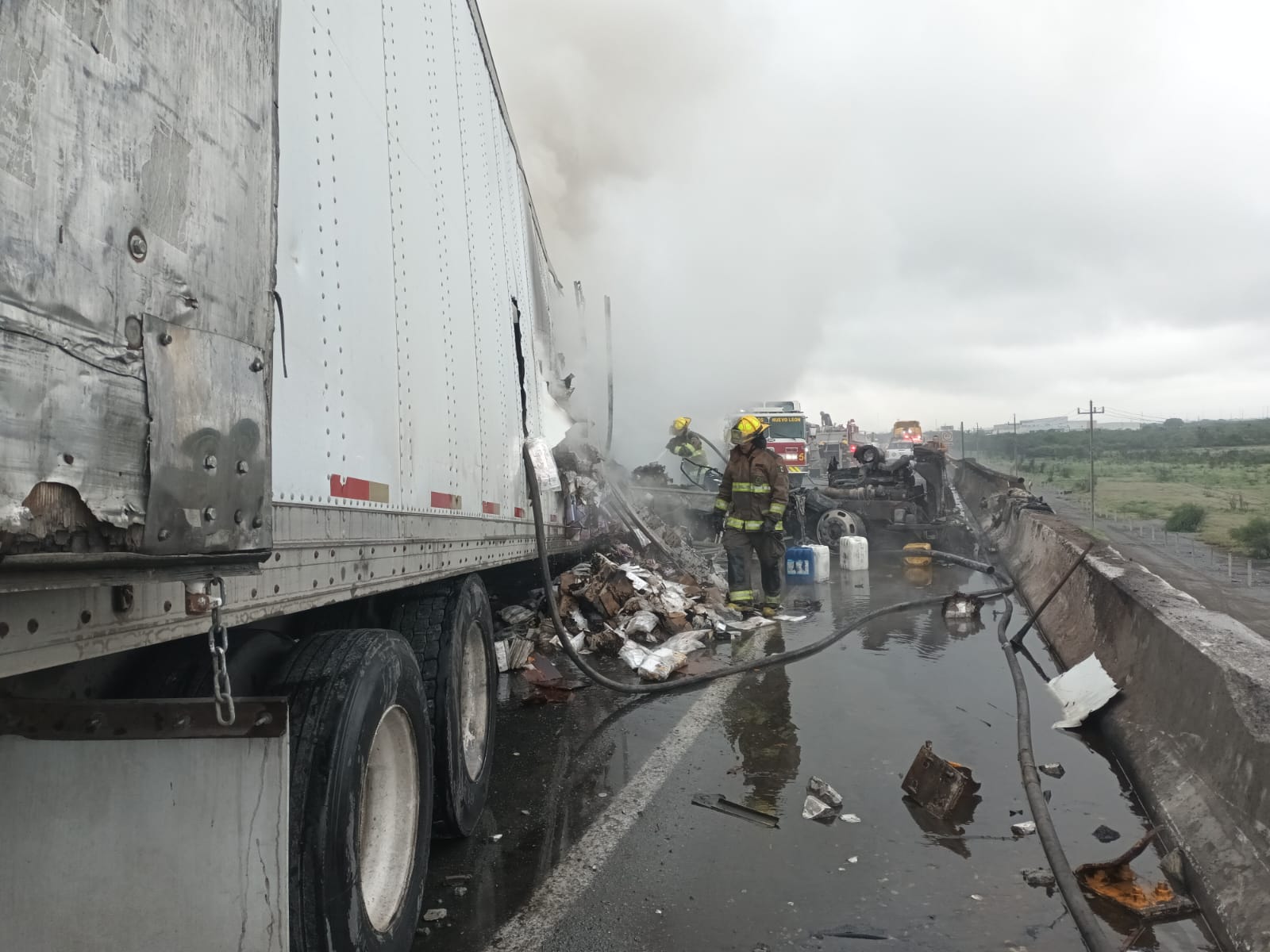 Se incendia tráiler en Libramiento Noreste - El Semanario de Nuevo León