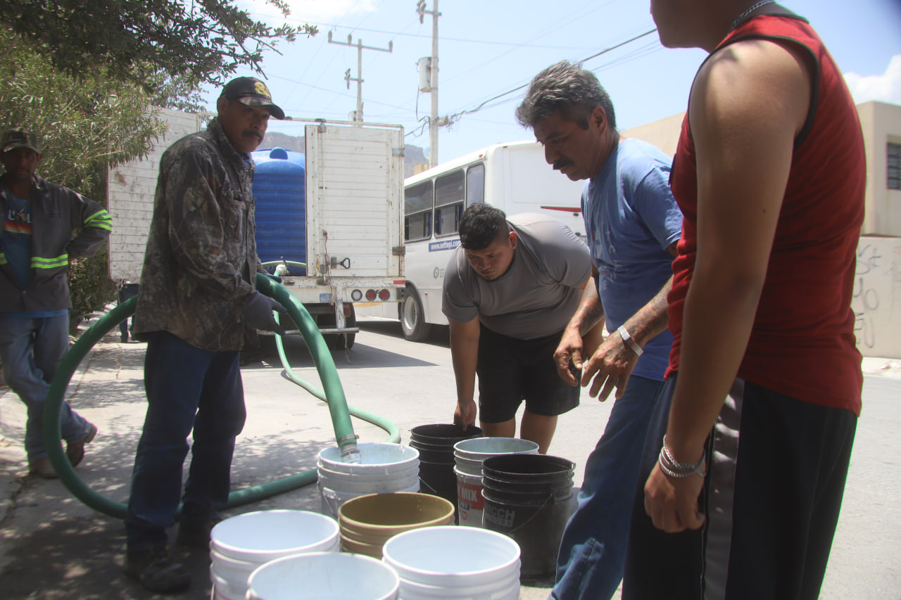 Llevan pipas de agua a colonias sin el servicio en García - El ...