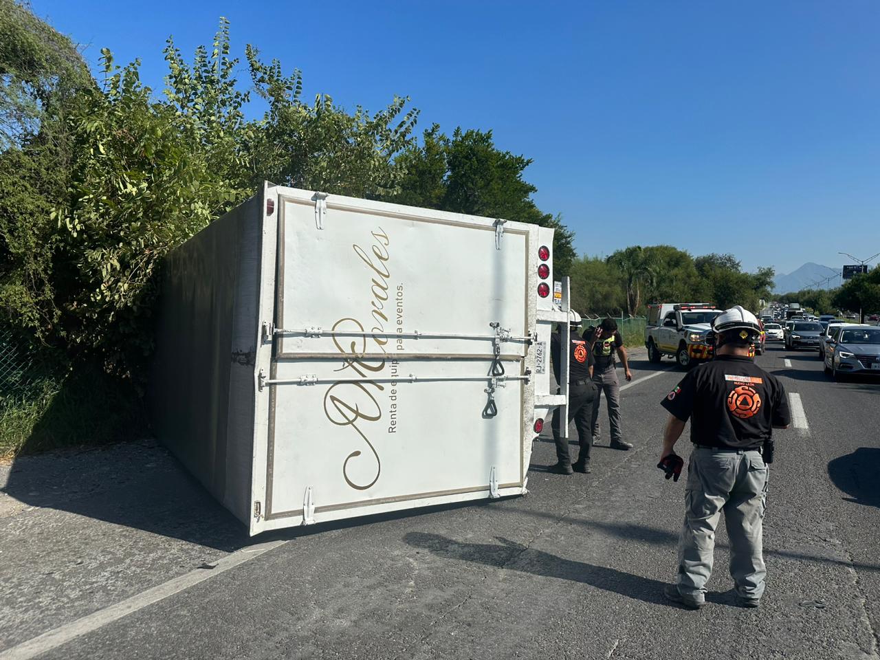 Accidente en la Carretera Nacional deja a dos vehículos volcados y dos ...