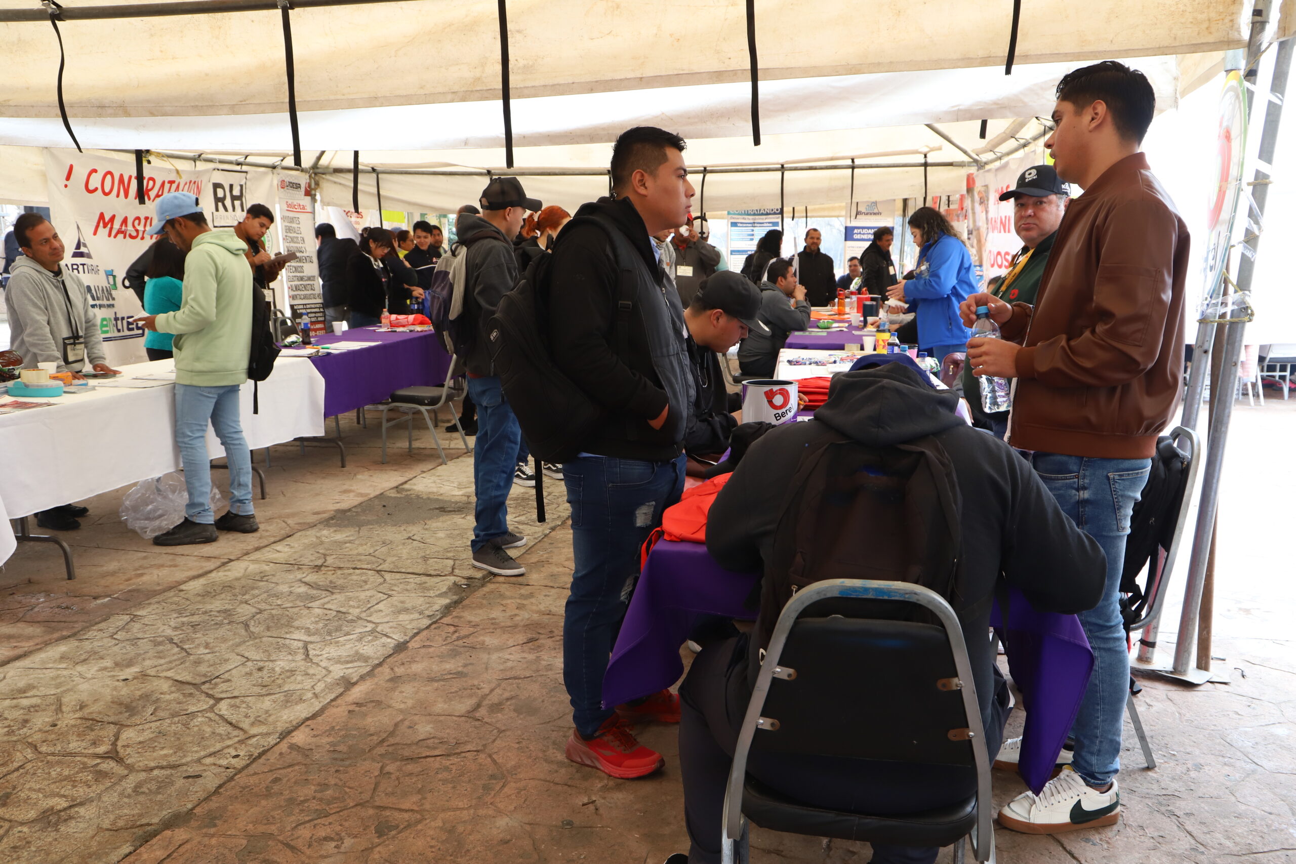 Ofrecen mil 500 vacantes en feria del empleo en García - El Semanario ...