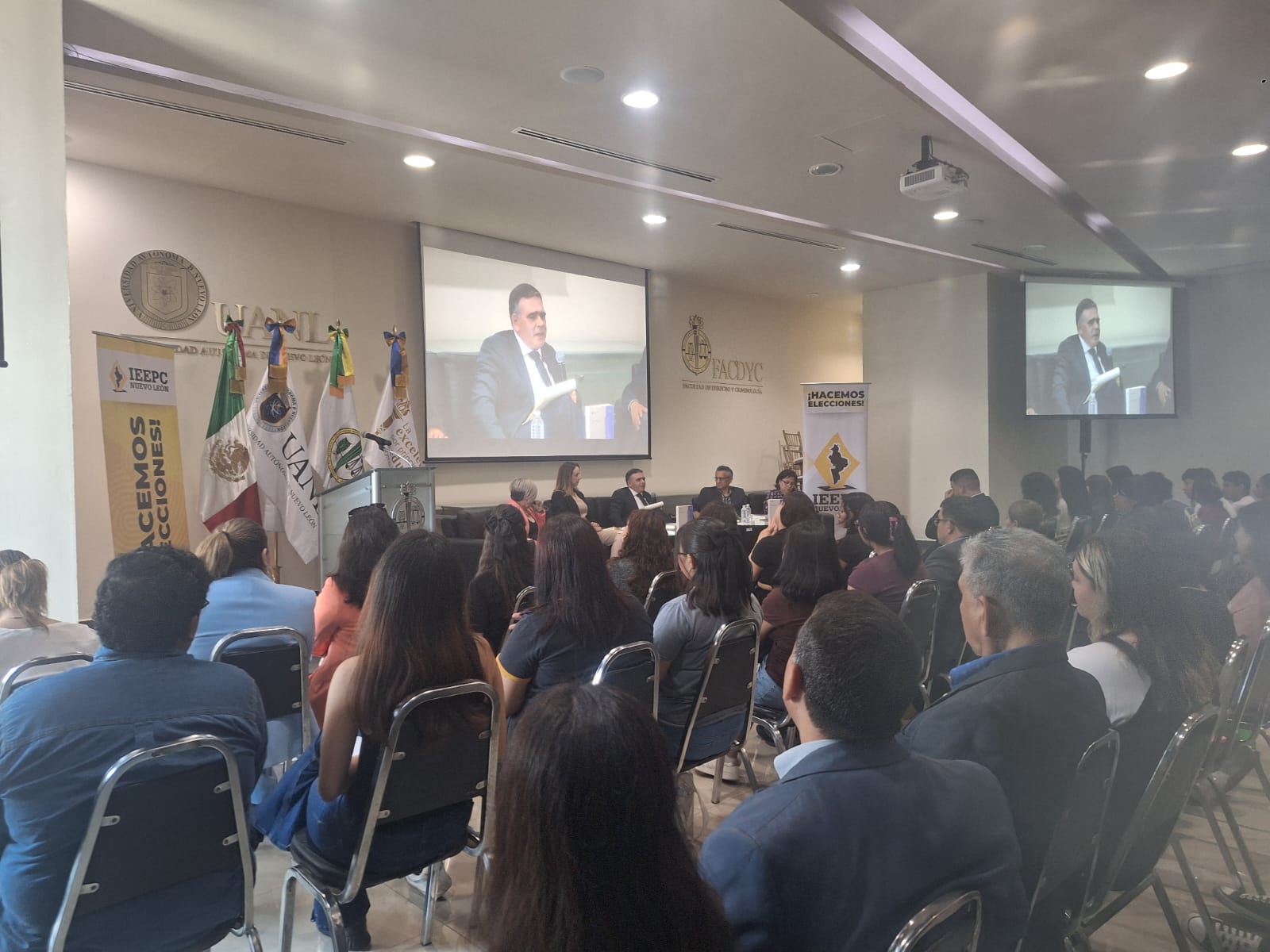 Presentan en FACDYC Libro sobre el Sistema Político de Nuevo León: Un ...