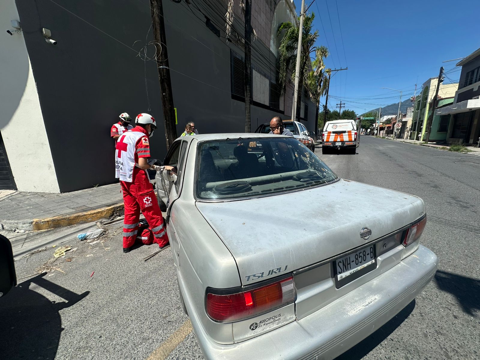 Mujer resulta con lesiones leves tras choque en el centro de Monterrey ...