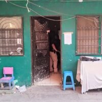 Aseguran droga y detienen a un hombre durante cateo en la colonia Argentina, en Monterrey