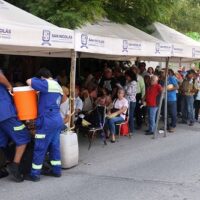 Protege San Nicolás a adultos mayores del calor con brigada de hidratación