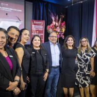 Escobedo firma convenio por una economía con equidad