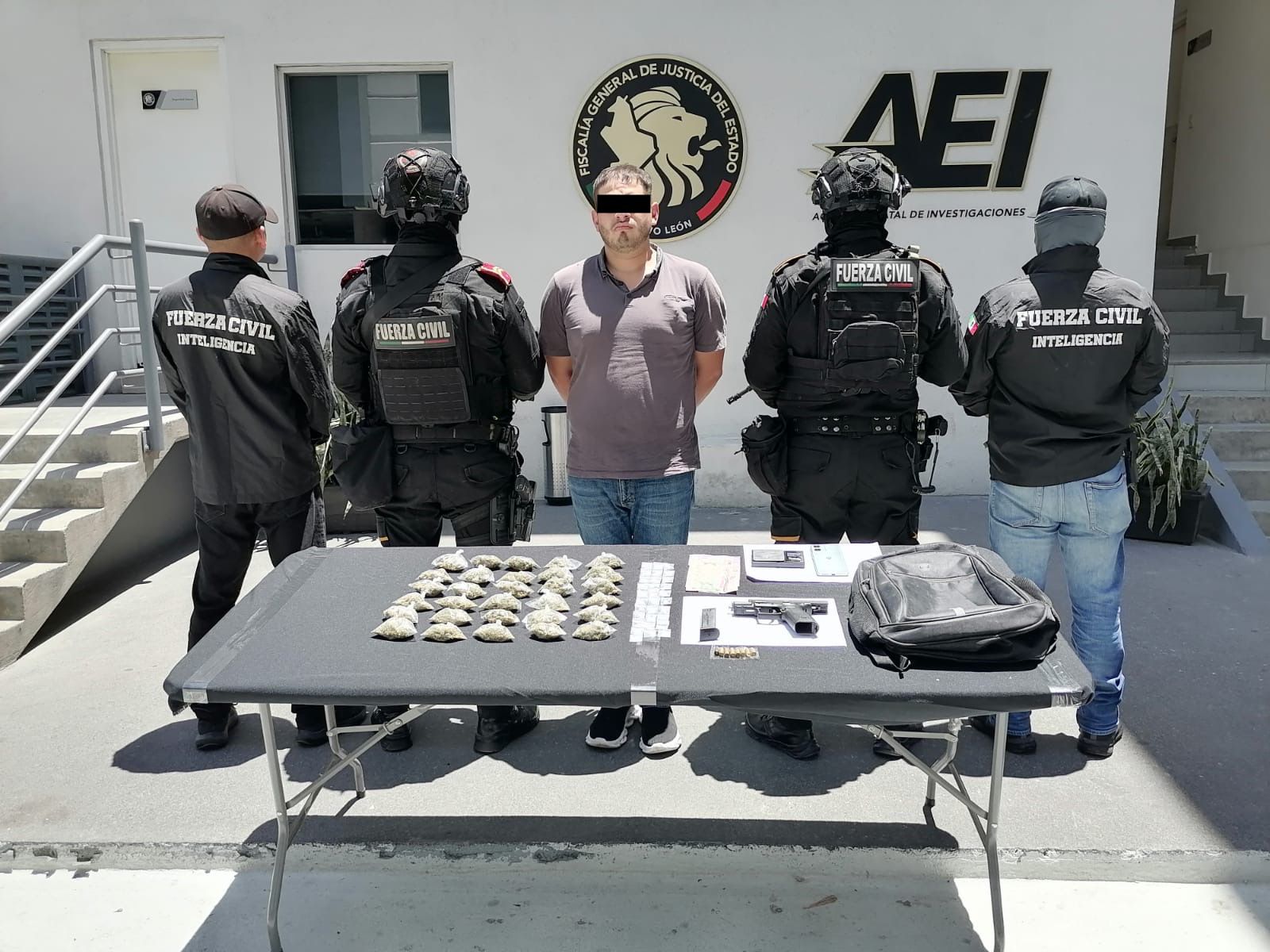 Detienen a hombre y menor con armas y droga en Monterrey - El Semanario ...